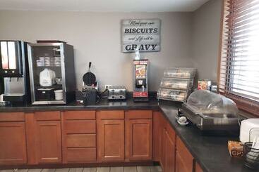 هتل Super 8 By Wyndham Watertown
