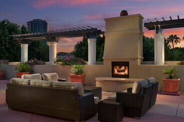 هتل Tempe Mission Palms, A Destination By Hyatt