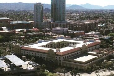 هتل Tempe Mission Palms, A Destination By Hyatt