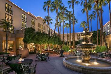 هتل Tempe Mission Palms, A Destination By Hyatt