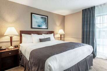 The Blu Hotel Blue Ash Cincinnati, Ascend Hotel Collection