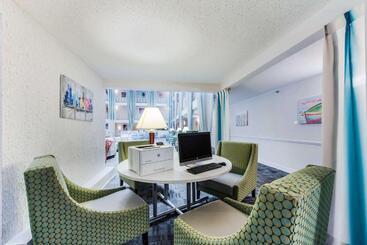 The Blu Hotel Blue Ash Cincinnati, Ascend Hotel Collection