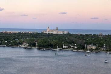 هتل The Breakers Palm Beach