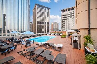 Hotel The Colonnade