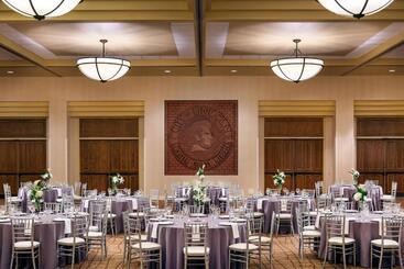 هتل The Lincoln Marriott Cornhusker