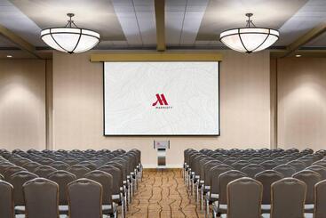 هتل The Lincoln Marriott Cornhusker