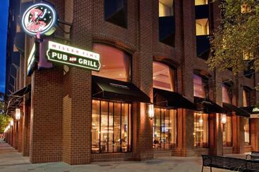 هتل The Lincoln Marriott Cornhusker