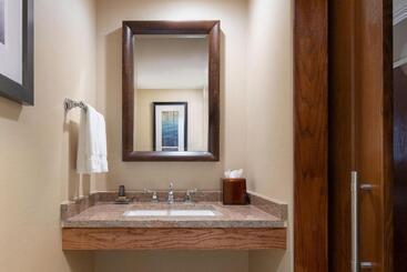 هتل The Lincoln Marriott Cornhusker
