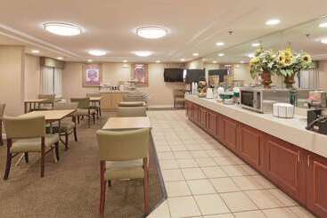La Quinta By Wyndham Warwick Providence Airport