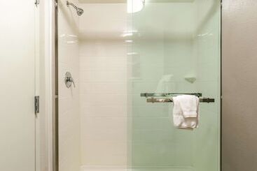La Quinta By Wyndham Warwick Providence Airport