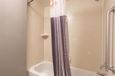 La Quinta By Wyndham Warwick Providence Airport