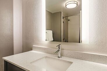 La Quinta By Wyndham Warwick Providence Airport