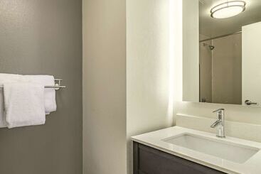 La Quinta By Wyndham Warwick Providence Airport