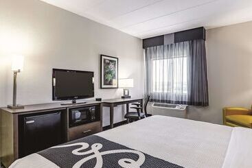 La Quinta By Wyndham Warwick Providence Airport