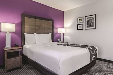 La Quinta By Wyndham Warwick Providence Airport