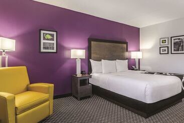 La Quinta By Wyndham Warwick Providence Airport