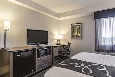 La Quinta By Wyndham Warwick Providence Airport