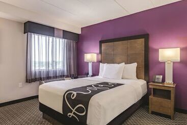 La Quinta By Wyndham Warwick Providence Airport