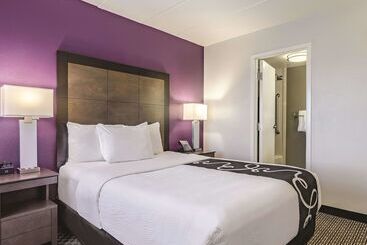 La Quinta By Wyndham Warwick Providence Airport