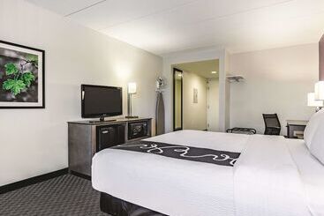 La Quinta By Wyndham Warwick Providence Airport