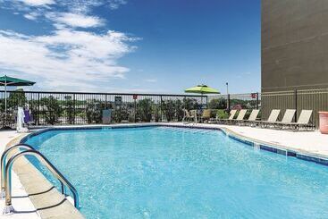 La Quinta By Wyndham Warwick Providence Airport