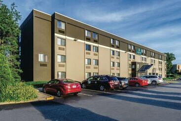 La Quinta By Wyndham Warwick Providence Airport
