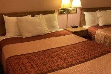 فندق على الطريق Executive Inn