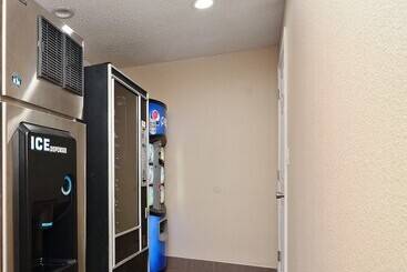 مُتل Red Roof Inn Binghamton North