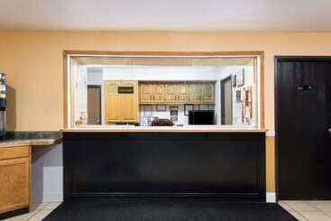 Super 8 By Wyndham Dumfries/quantico - Dumfries