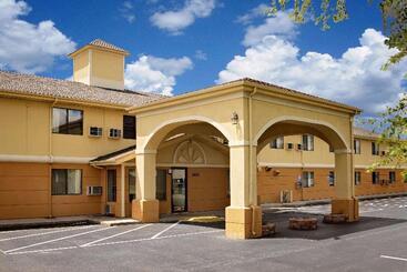 مُتل Super 8 By Wyndham Muncie/ball St. College Area