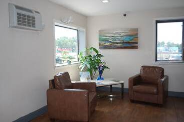 مُتل Super 8 By Wyndham Warner Robins