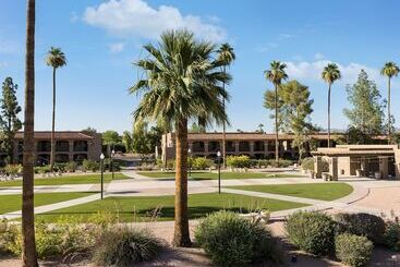 The Scottsdale Plaza Resort & Villas