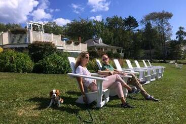 Spruce Point Inn Resort And Spa