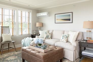 Vineyard Square Hotel & Suites