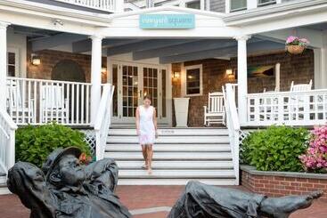 Vineyard Square Hotel & Suites