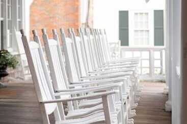 Vineyard Square Hotel & Suites