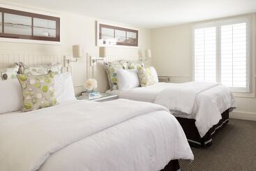 Vineyard Square Hotel & Suites