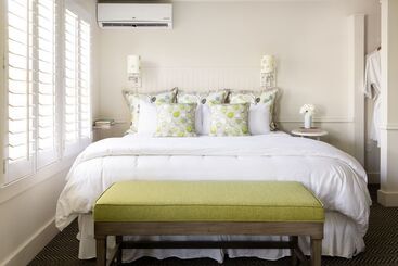Vineyard Square Hotel & Suites