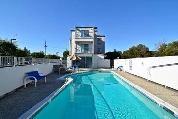 هتل America S Best Value Inn Of Novato
