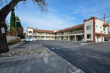 酒店 Americas Best Value Inn San Jose Convention Center