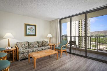 هتل Aston At The Waikiki Banyan