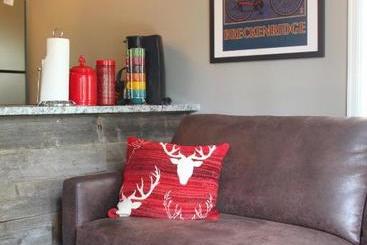 هتل Breck Creekside At Wildwood Suites