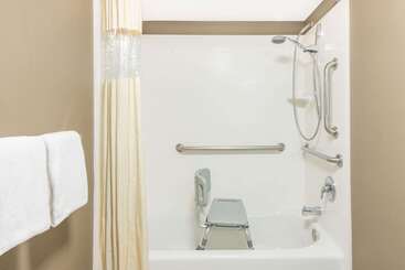 هتل Days Inn By Wyndham Arlington Pentagon