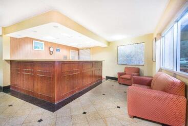 هتل Days Inn By Wyndham Arlington Pentagon
