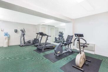 هتل Days Inn By Wyndham Arlington Pentagon