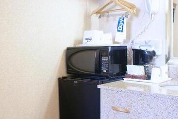 هتل Days Inn By Wyndham Arlington Pentagon