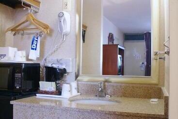 هتل Days Inn By Wyndham Arlington Pentagon