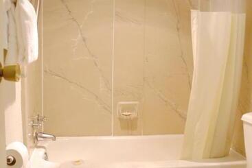 هتل Days Inn By Wyndham Arlington Pentagon
