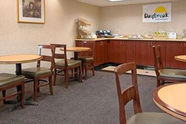 هتل Days Inn By Wyndham Arlington Pentagon