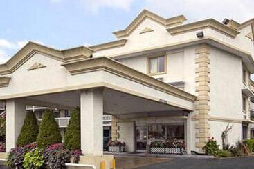 هتل Days Inn By Wyndham Arlington Pentagon